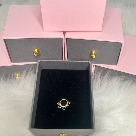 NEW Floral Hinged Septum Ring, Gold - 16G - Picture 3 of 7